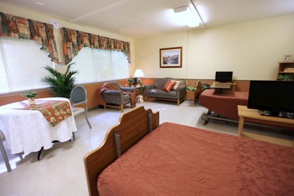 The Laurels of Worthington: Semi-Private Guest Room