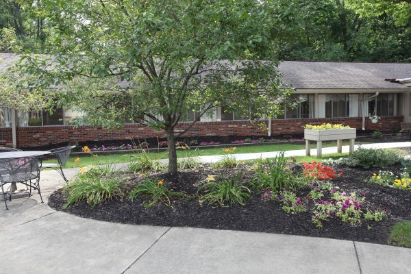 The Laurels of Worthington: Courtyard